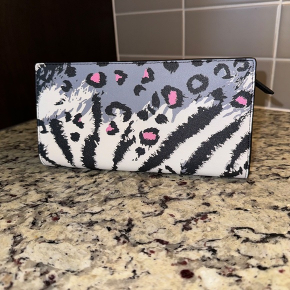 L’ALPINA Leopard and Tiger Print Wallet - Picture 2 of 10
